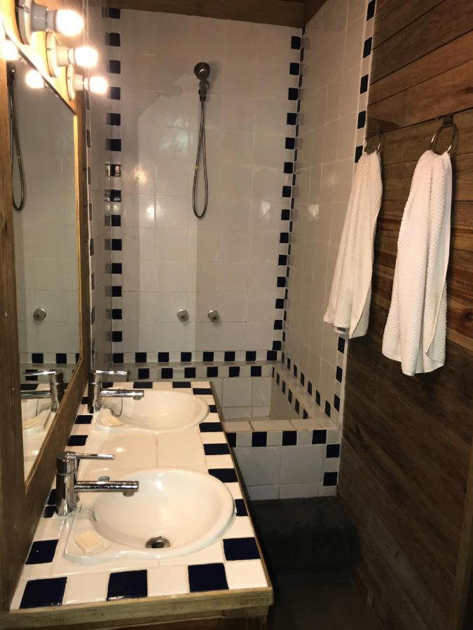Roatan Bed & Breakfast Apartments West End Dış mekan fotoğraf