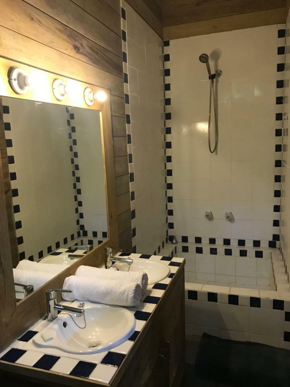 Roatan Bed & Breakfast Apartments West End Dış mekan fotoğraf
